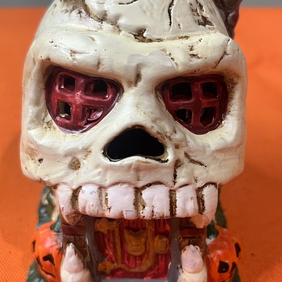 White and Red Skull Decor - Picture 14 of 14